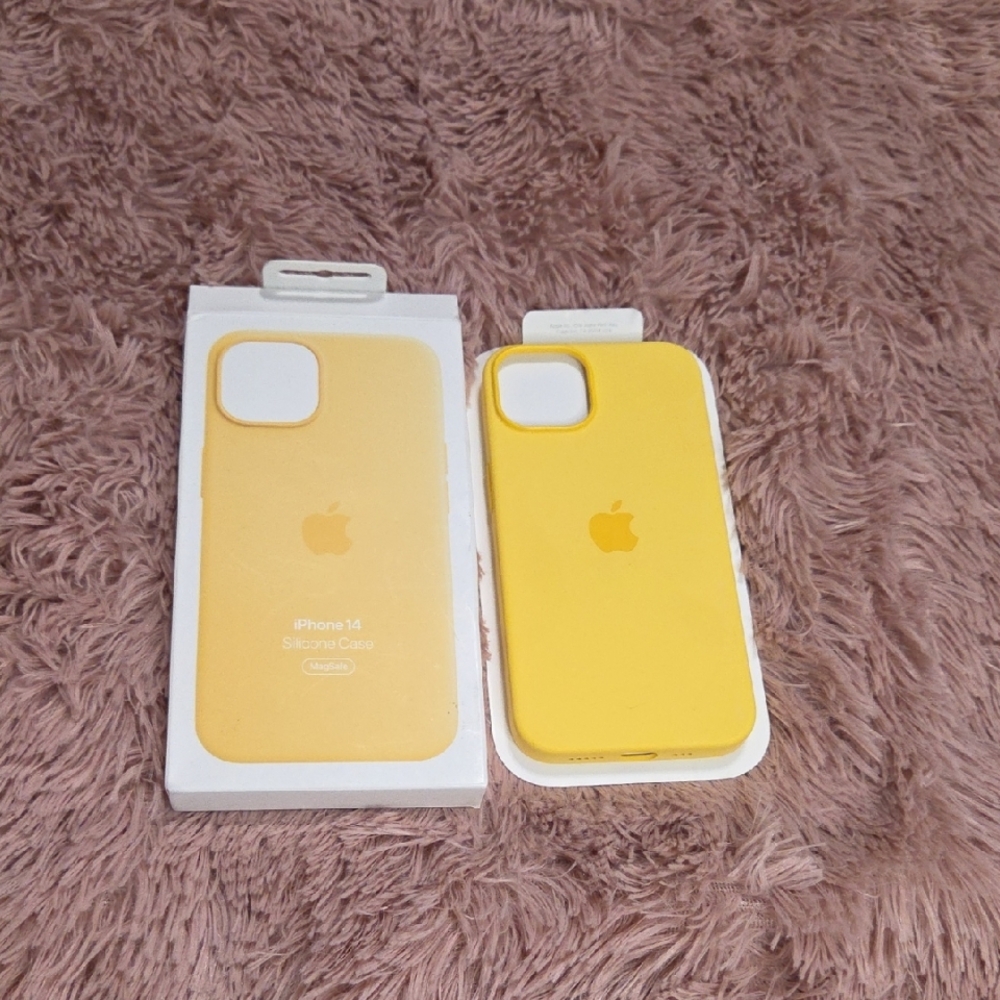 Apple iPhone 14 Silicone Case - Yellow